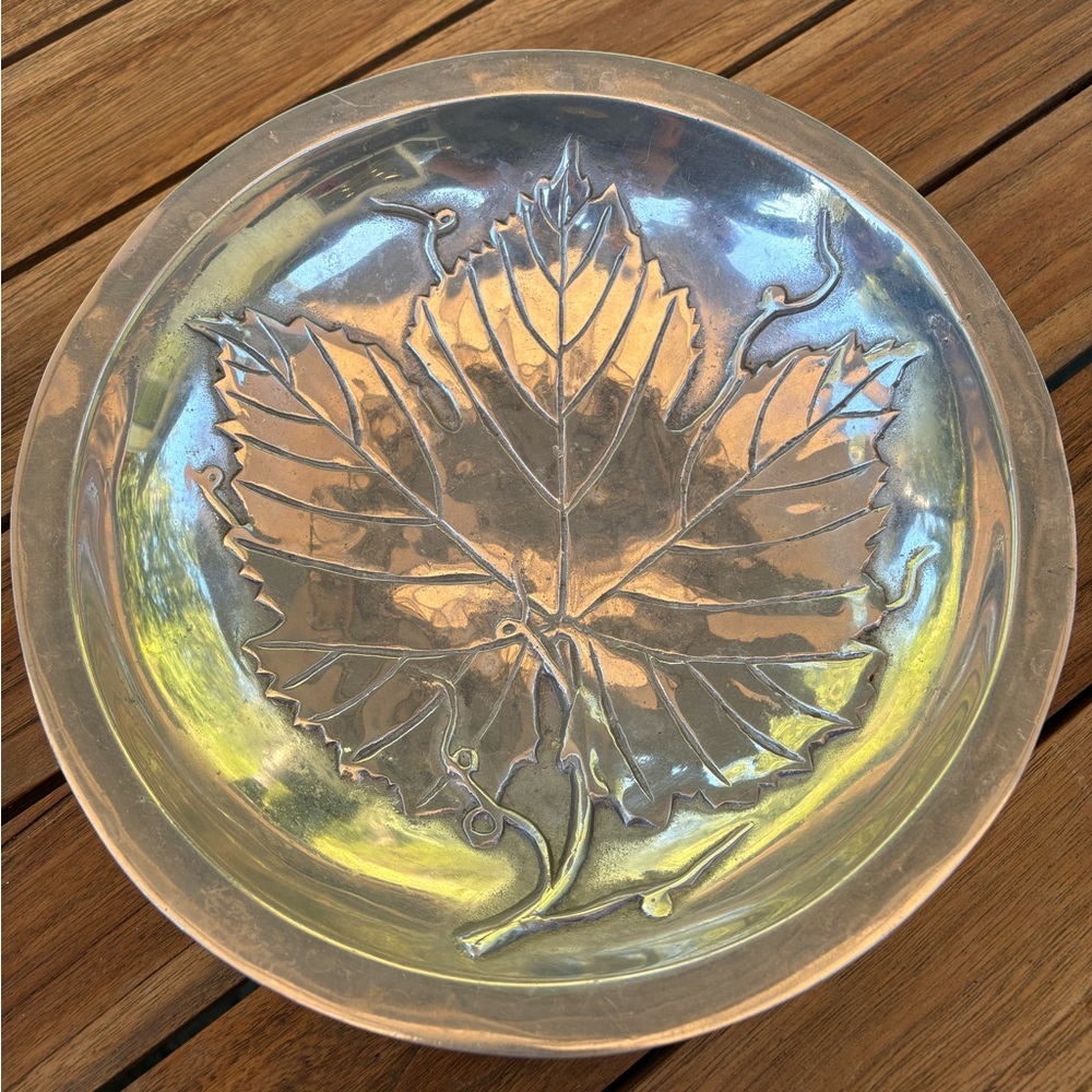 Mariposa 11 inch Leaf Bowl